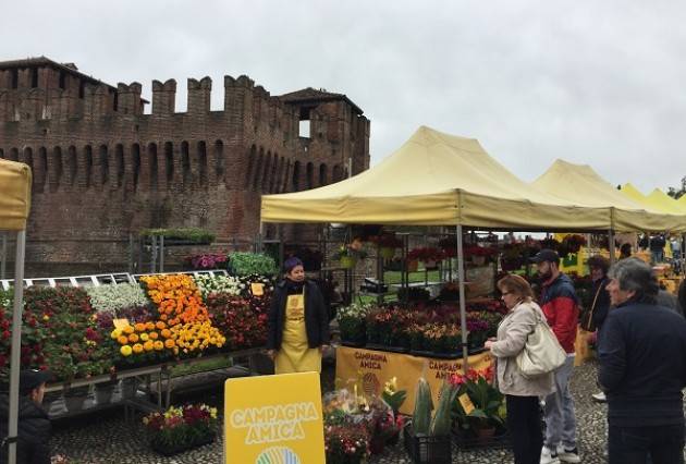 Grande partecipazione per il mercato di Campagna Amica alla Rocca Sforzesca di Soncino