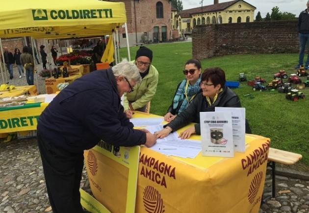 Grande partecipazione per il mercato di Campagna Amica alla Rocca Sforzesca di Soncino