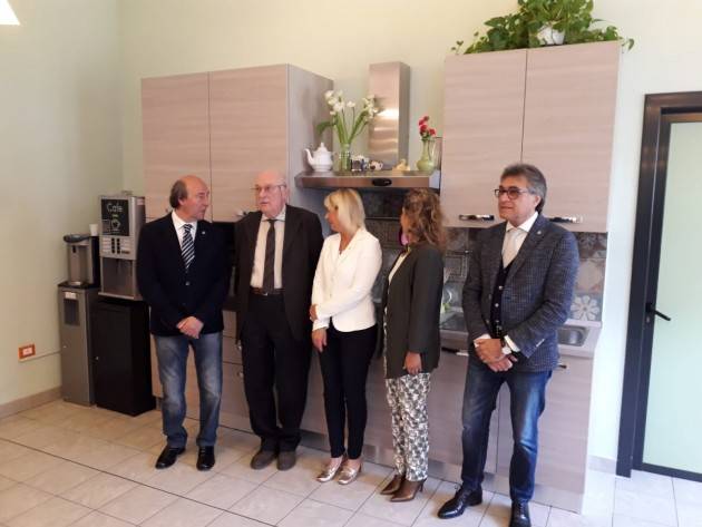 Rsa Fondazione Germani Gli ospiti del nucleo Alzheimer ‘con le mani in pasta fanno la sfoglia’ (Video G.C.Storti)