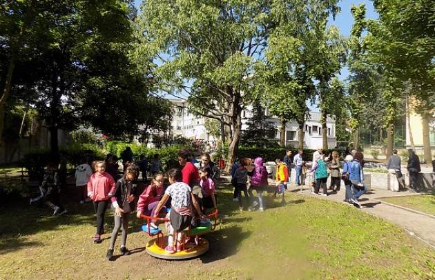 Oltre il Giardino Taglio del nastro per il nuovo cancello  alla presenza del Sindaco Galimberti