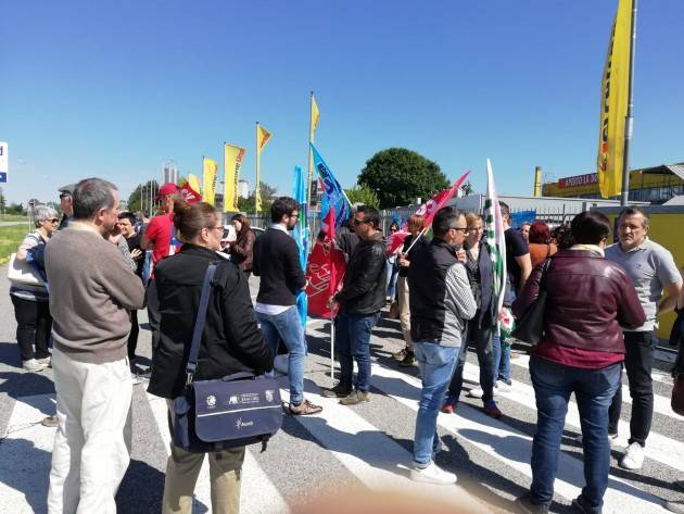 La telefonata. Maria Teresa Perin (Filmcams-Cgil) I lavoratori del Mercatone di Madignano sul piede di guerra