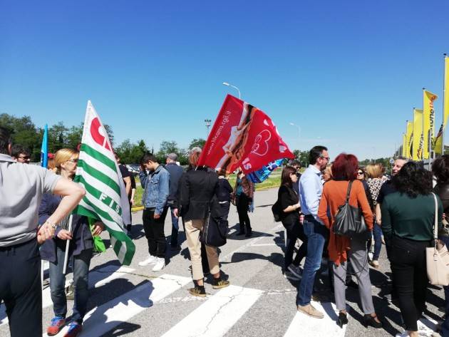 La telefonata. Maria Teresa Perin (Filmcams-Cgil) I lavoratori del Mercatone di Madignano sul piede di guerra