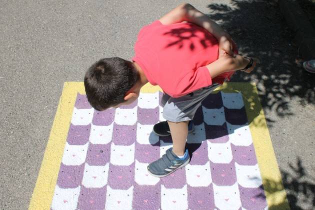 Piacenza ‘Liberi di muoversi’alla primaria Due Giugno, inaugurati i giochi da giardino