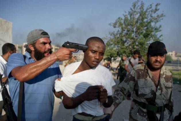 Pianeta Migranti. Con i soldi degli italiani si finanzia il comandante Bija trafficante libico di esseri umani.