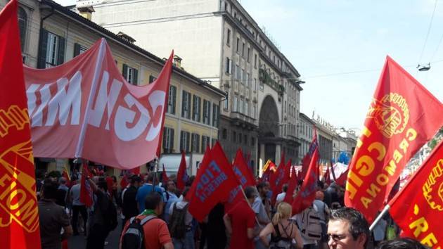Anche la Fiom-Cgil di Cremona a Milano in manifestazione durante sciopero dei metalmeccanici (video)