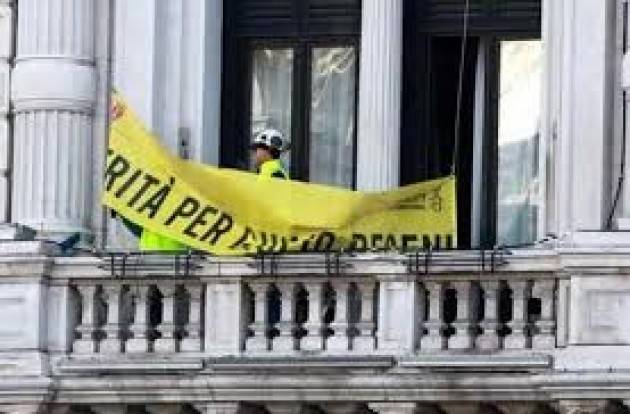 Amnesty Trieste sbagliato rimuovere lo striscione ‘Verità per Giulio Regeni’ Firma appello