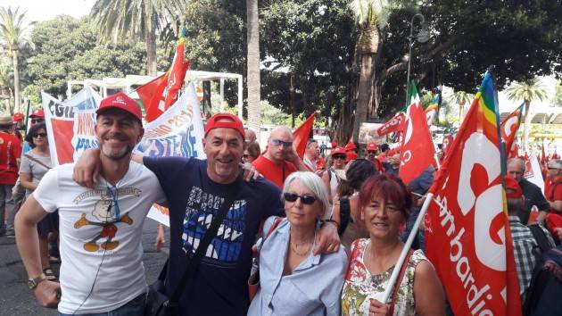 Delegazioni cremonesi del sindacato  presenti alla grande manifestazione di Reggio Calabria indetta da Cgil-Cisl-Uil contro le politiche del governo