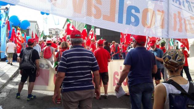 Delegazioni cremonesi del sindacato  presenti alla grande manifestazione di Reggio Calabria indetta da Cgil-Cisl-Uil contro le politiche del governo