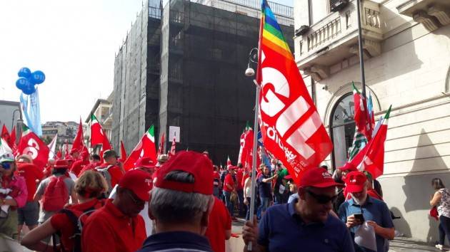 Delegazioni cremonesi del sindacato  presenti alla grande manifestazione di Reggio Calabria indetta da Cgil-Cisl-Uil contro le politiche del governo