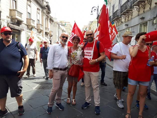 Delegazioni cremonesi del sindacato  presenti alla grande manifestazione di Reggio Calabria indetta da Cgil-Cisl-Uil contro le politiche del governo