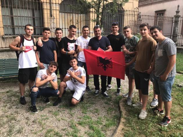 Cremona Anche i ragazzi albanesi e del Kosovo partecipano alla settimana del rifugiato di Hajazi LANDI.