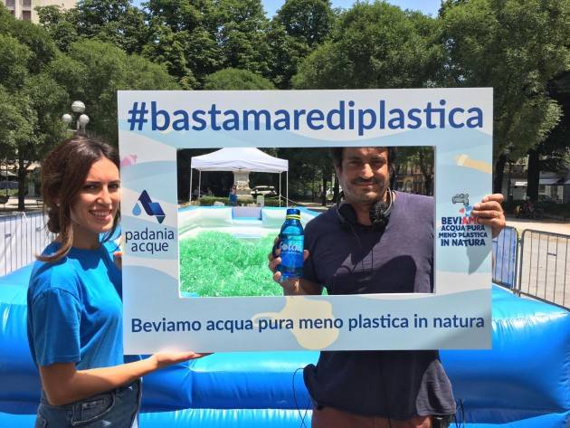 (Video) Cremona, Padania Acque S.p.A.: Hai mai nuotato in un mare di plastica?