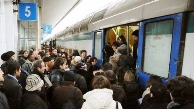 Trenord. Chiediamo l’abbonamento gratis a settembre! Firma la petizione a Fontana