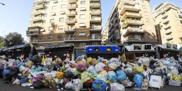 ADUC Roma capitale: è più sporca e costa di più. Raggi si dimetta