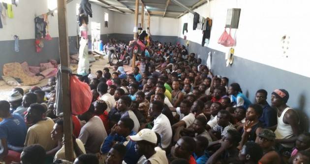 Amnesty Rilasciare ed evacuare i rifugiati e i migranti detenuti in Libia