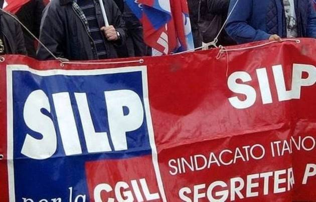 Silp-CGIL Poliziotti in piazza: il governo fa solo propaganda | Emanuele Di Nicola