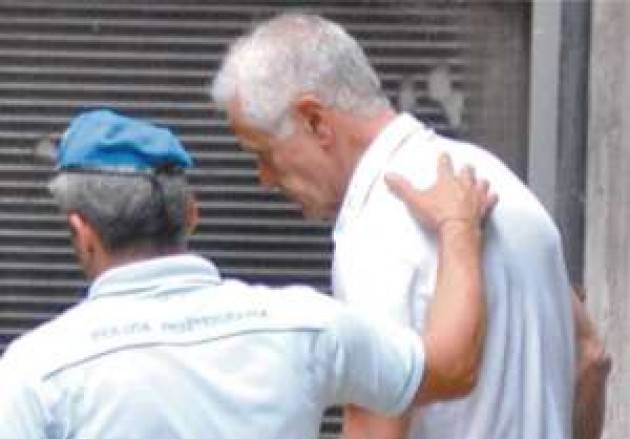 SOVRAFFOLLAMENTO IN CARCERE: FORMIGONI UNO IN MENO | Carmelo Musumeci