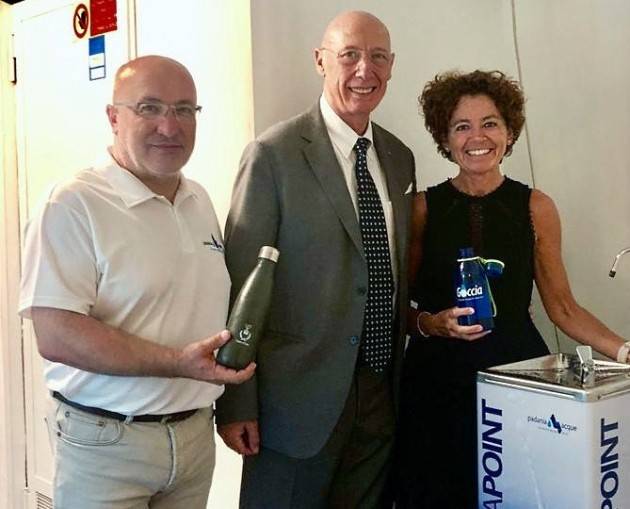 Crema Plastic free: fontanelle Padania Acque in Comune e borracce per i dipendenti