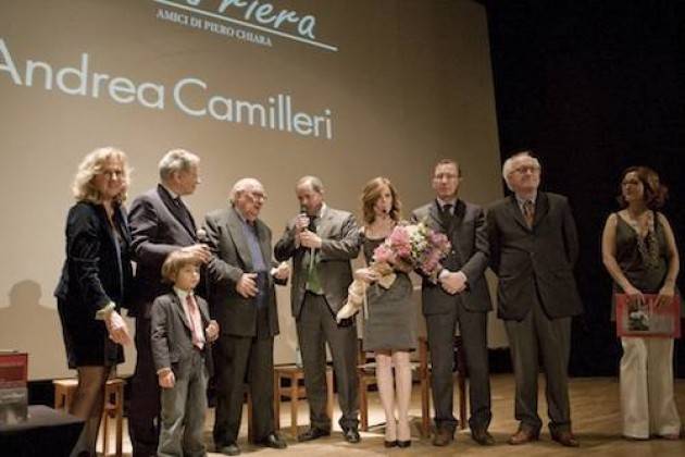 Camilleri , un memo da Luino dove ricevette il ‘Premio Chiara alla carriera’