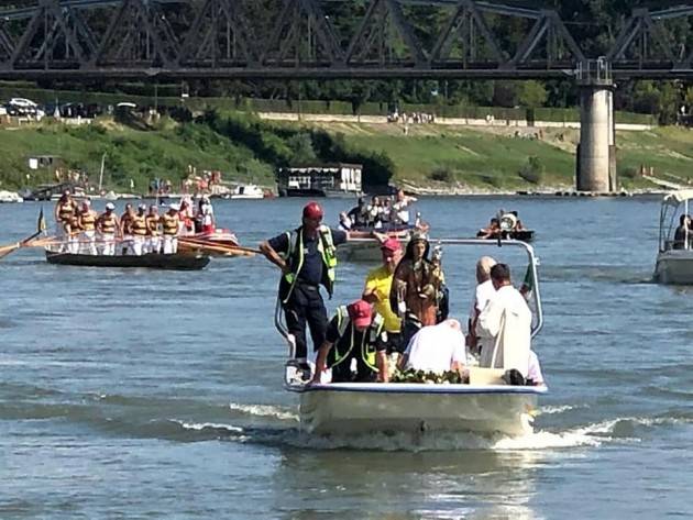 Tanta gente alla  processione 2019  con la Madonna di Brancere sul PO (Video E.Sciacca)