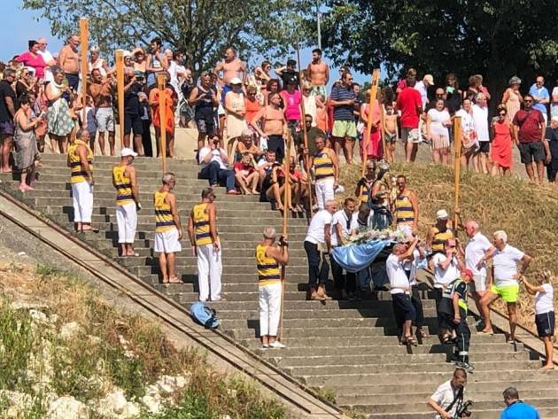 Tanta gente alla  processione 2019  con la Madonna di Brancere sul PO (Video E.Sciacca)