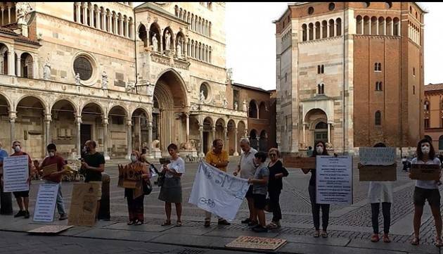 I giovani di Fridays For Future di Cremona in piazza per gridare  ‘Giù le mani dall'Amazzonia!’