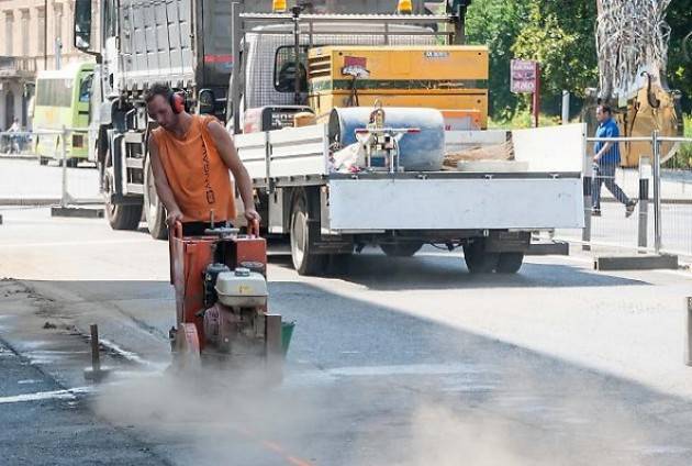 Via Dante, ultimato un altro tratto: da oggi riaperta la corsia sud