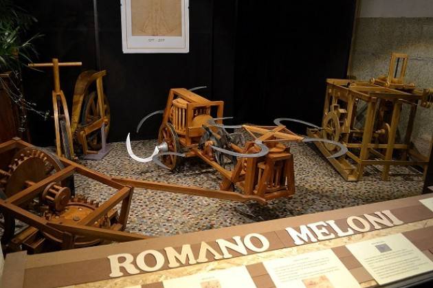 Romano Meloni Artigiano del Legno espone a Piadena le sue macchine del Codice Leonardesco