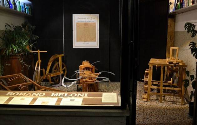 Romano Meloni Artigiano del Legno espone a Piadena le sue macchine del Codice Leonardesco