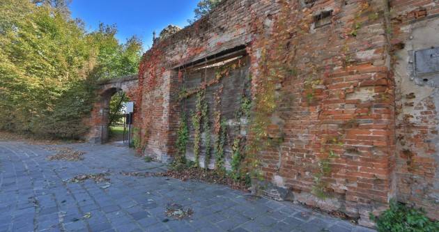 TORRIONE, MURA DI PORTA MOSA, OH CHE PENA O LA VISIONE DI COTANTO SQUALLORE| Giorgino Carnevali    (Cremona)