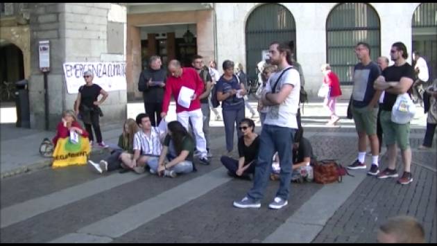 FFF Fridays For Future Cremona ha organizzato una pubblica assemblea Verso il 3° sciopero globale sul clima del 27 settembre 2019  (Video G.C.Storti)