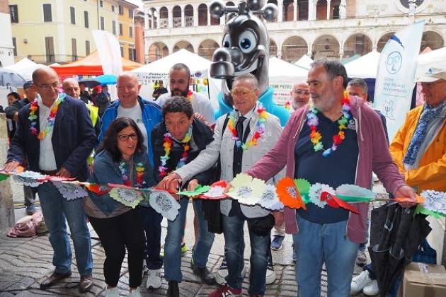 Cremona Festa 2019 Il volontariato cremonese più forte della pioggia (Video G.C.Storti)