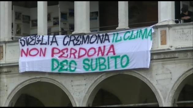 FFF #ClimateStrike Sveglia Cremona il Clima non Perdona (Video G.C.Storti)