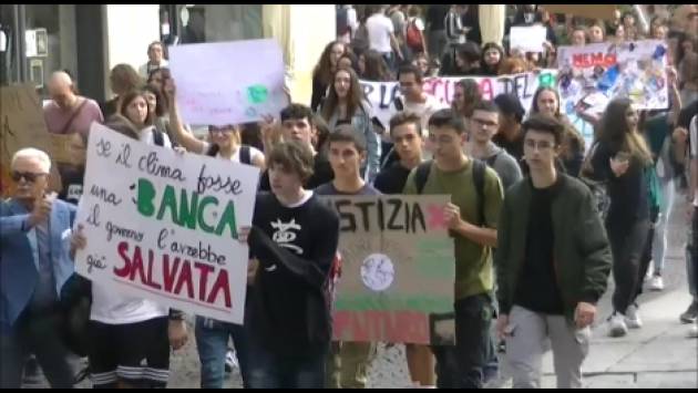 FFF #ClimateStrike Sveglia Cremona il Clima non Perdona (Video G.C.Storti)