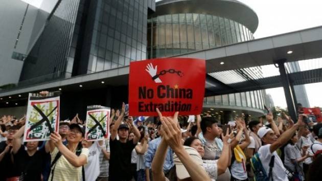 HONGKONG AMNESTY SOLLECITA INDAGINE SUL FERIMENTO DI UN MANIFESTANTE