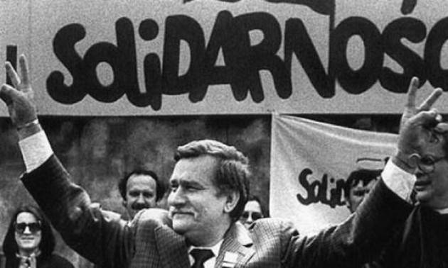 AccaddeOggi 8 ottobre 1982 – Il governo polacco mette al bando Solidarność