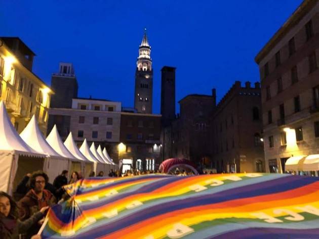 Anche Cremona manifesta per il popolo Curdo 19 ottobre 2019 (Video di welfare cremona)