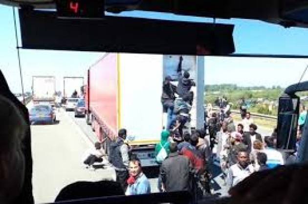 Pianeta Migranti Cremona . Traffico di uomini sui camion della morte.