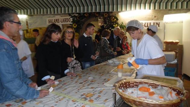 Pizzighettone (Cr) Weekend col botto  11mila visitatori a gustare Fasulin de l'òc cun le cudeghe
