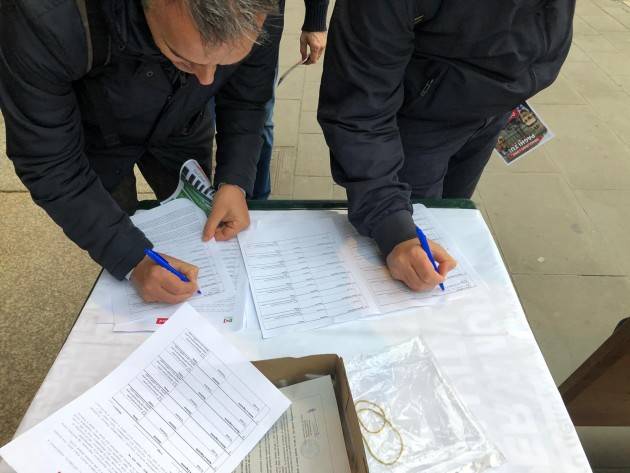 PD Cremona , oggi 28 ottobre,ha iniziato a raccogliere le firme per dire ‘Basta Trenord’