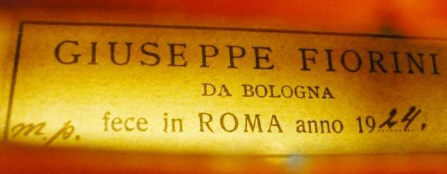 AccaddeOggi Cremona  29 ottobre 1930 Il maestro liutaio Giuseppe Fiorini dona i cimeli stradivariani