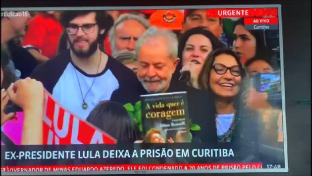 Accolta la richiesta della difesa #Lula è libero. L'ex presidente del Brasile è uscito dal carcere (Video)