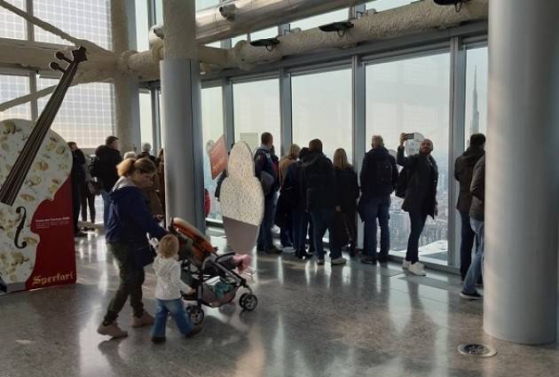 LNews-MILANO, OLTRE 4.300 PERSONE AL PALAZZO LOMBARDIA PER ANTICIPAZIONE 'FESTA DEL TORRONE' DI CREMONA