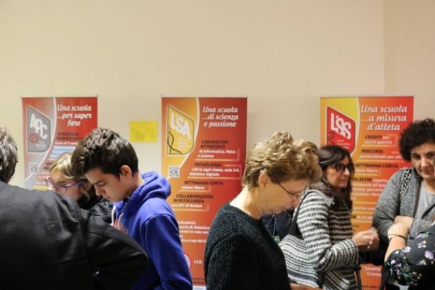 Cremona Alla scuola Virgilio di Cremona un Piccolo Salone degli studenti |Alessandra Fiori 