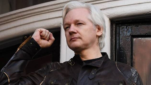 Zeus Caso Assange, la Svezia ritira l'accusa di stupro Il fondatore di Wikileaks è ancora nel mirino degli USA.