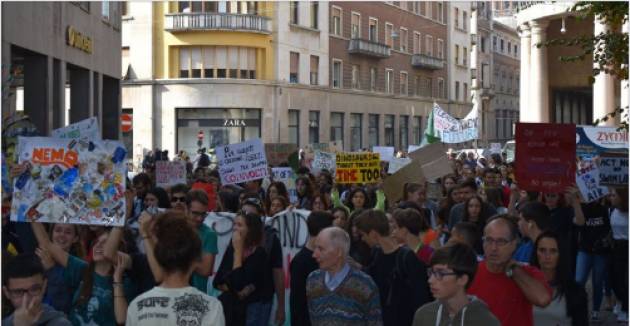 Fridays for Future Cremona Venerdì 29 novembre aderisce alla 4° Giornata di Mobilitazione Globale