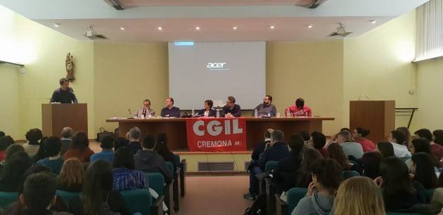Cremona Tanti giovani cittadini al convegno su Legalità e antimafia utilizzo dei beni confiscati  organizzato dalla Cgil