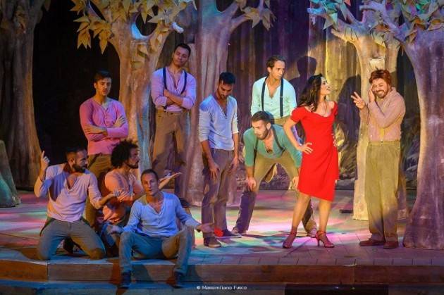 AGGIUNGI UN POSTO A TAVOLA INAUGURA LA STAGIONE DI PROSA DEL TEATRO PONCHIELLI CREMONA