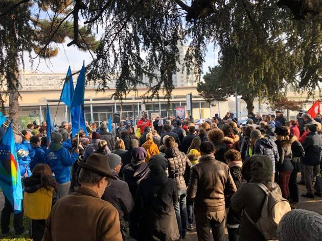 Con le mamme in prima fila Cremona unita  dice  NO al ridimensionamento UTIN (Video G.C.Storti)