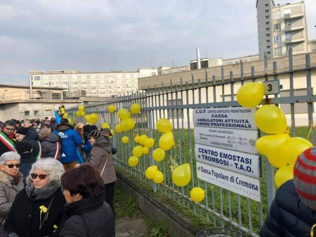 Con le mamme in prima fila Cremona unita  dice  NO al ridimensionamento UTIN (Video G.C.Storti)